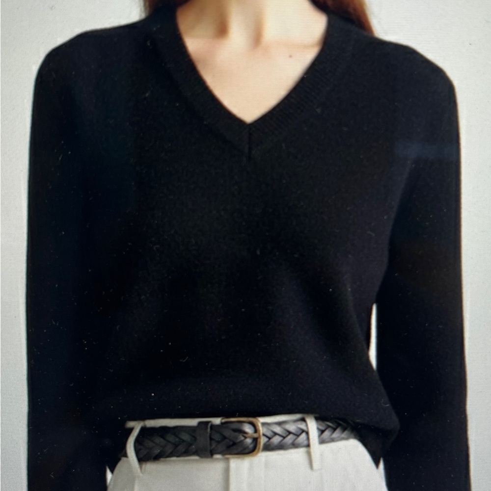 NWT Gap Relaxed V-Neck Sweater - Black - Size Small